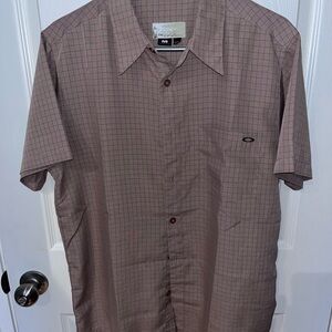 Oakley button up short sleeve brown shirt size medium